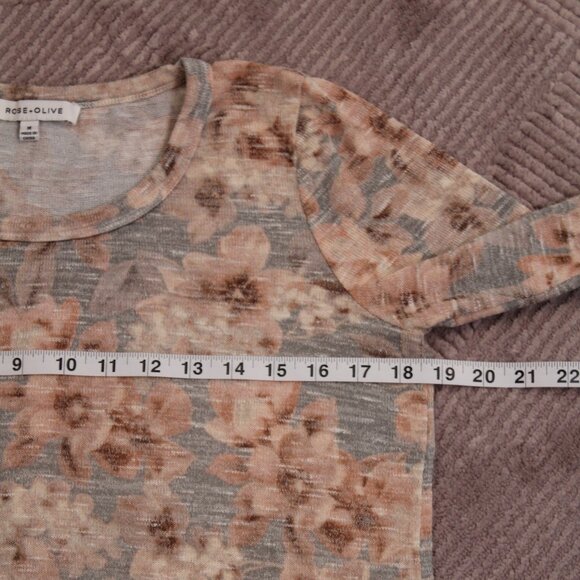 Rose + Olive Womens Top Size Medium Pink & Gray Floral Back Buttons 3/4 Sleeve - Picture 12 of 12